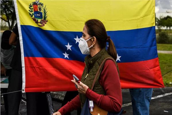 فنزويلية تشارك في الاستشارات الشعبية