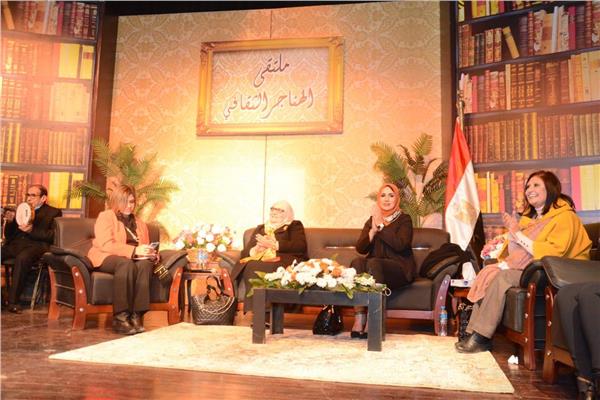 مثقفات بملتقى الهناجر تشيدن بدعم الرئيس السيسي للمرأة المصرية