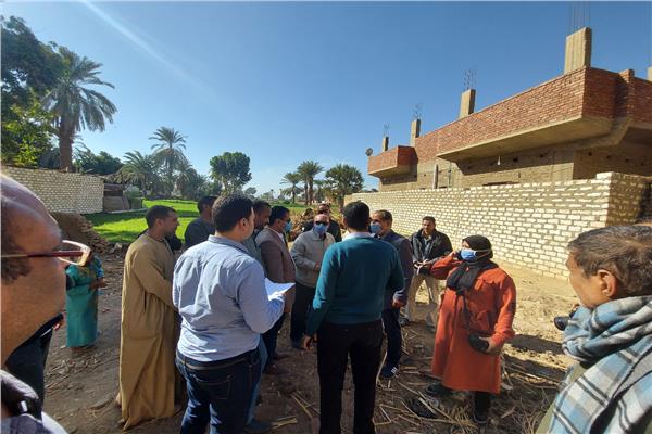رئيس مدينة إسنا يتفقد مشروع تطوير قرية الدير ونجع الفوال