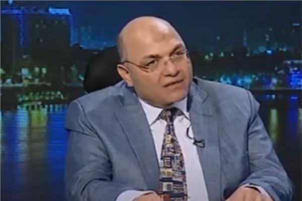 الدكتور محمد أبو القاسم أستاذ النساء و التوليد بالقصر العيني