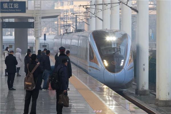 تشغيل القطارات فائقة السرعة الجديدة من طراز "فوشينغ" لأول مرة