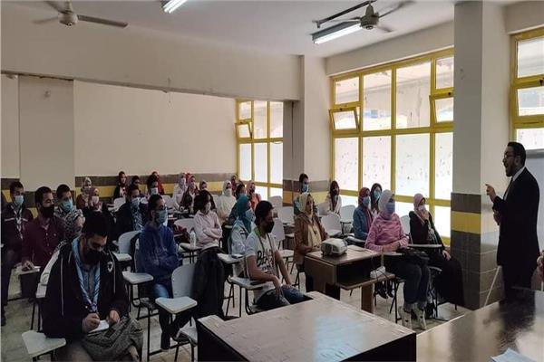 جامعة حلوان تنظم دورة تنمية مهارات الجوالين و الجوالات