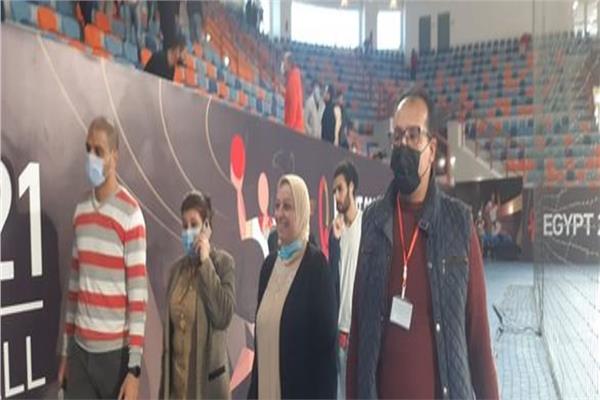 لجنة المتطوعين لبطولة العالم لكرة اليد تتابع التدريبات بصالة برج العرب