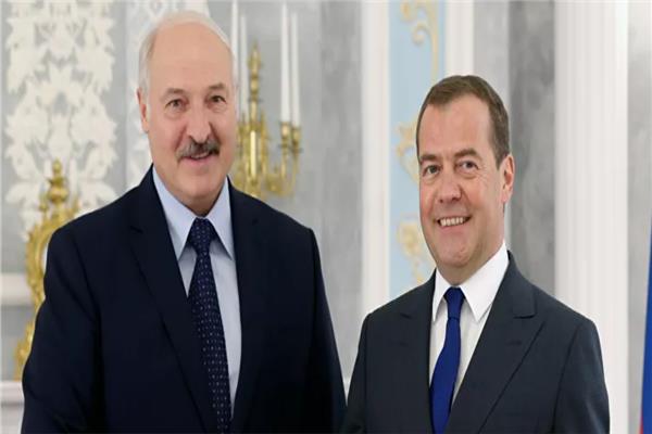 رئيس بيلاروسيا ألكسندر لوكاشينكو ونائب رئيس مجلس الأمن القومي الروسي  ديمتري ميدفيديف