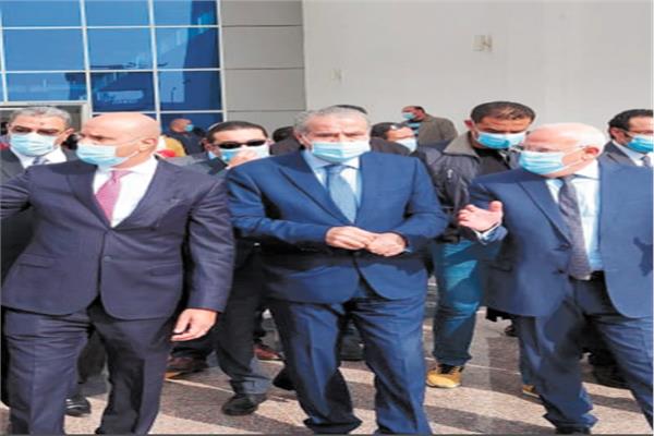 د. علي مصيلحي وزير التموين خلال زيارته لبورسعيد 