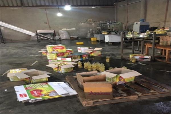 ضبط مصنع بالقاهرة لتعبئة زيوت الطعام بدون ترخيص بمكونات مجهولة المصدر