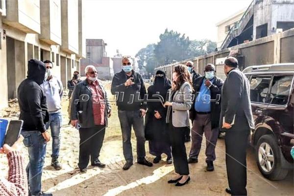  نائبة محافظ الجيزة تتفقد مشروع الصرف الصحي بشارع العمدة ببولاق