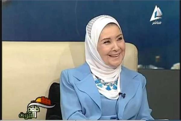 الإعلامية ماجدة أبو هيف مذيعة الربط بالتلفزيون المصري 
