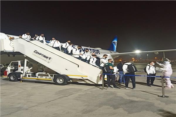 منتخب المجر يصل مطار القاهرة