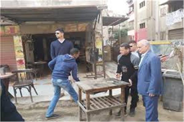 غلق وتشميع 2 مقهى  وتحرير  15 محضر  إشغال  بحي شرق شبرا الخيمة 