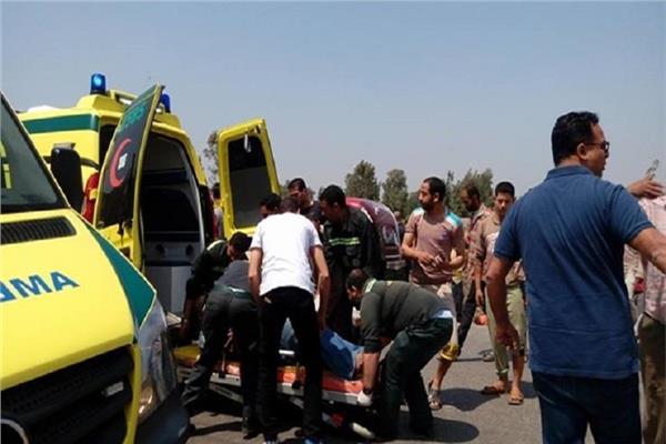 إصابة 10 أشخاص في حادث إنقلاب سيارة بأسوان