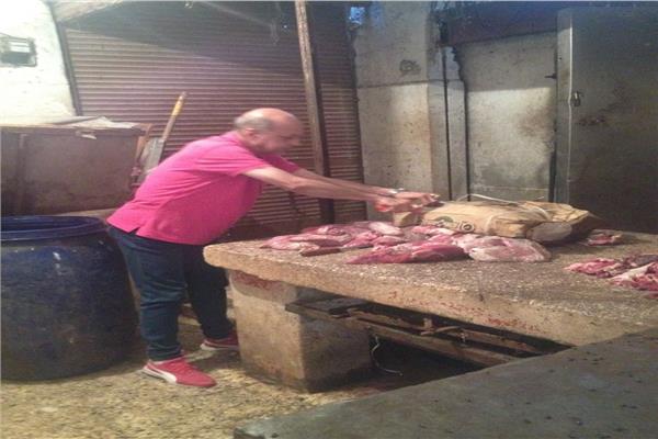  اعدام اللحوم الفاسدة