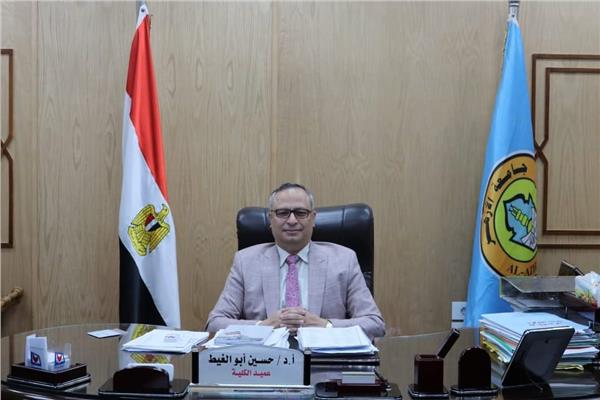 الدكتور حسين أبو الغيط عميد كلية طب بنين الأزهر بالقاهرة