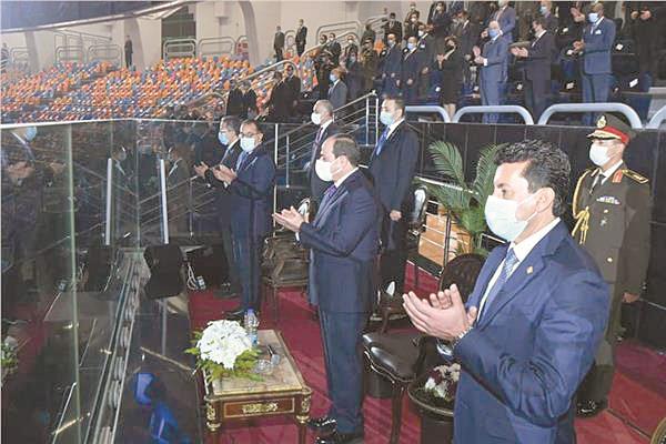 الرئيس السيسي و رئيس الوزراء ووزير الشباب والرياضة في حفل الافتتاح