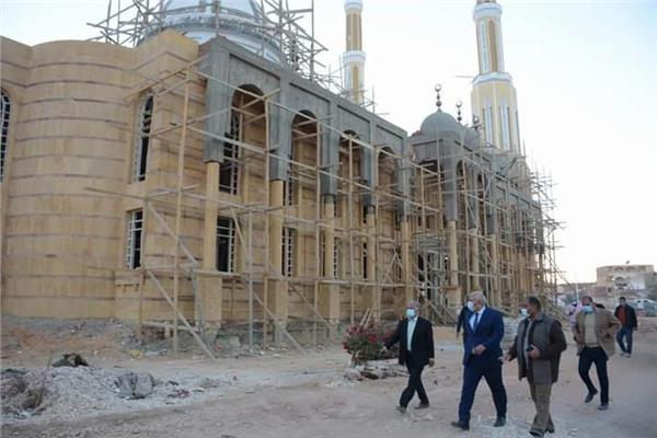 محافظ الوادي الجديد يتفقد أعمال إنشاء مسجد التواب الرحيم