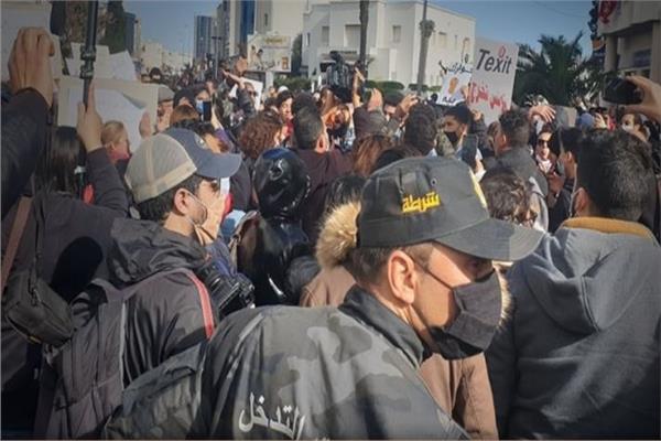 حشود المحتجين في تونس