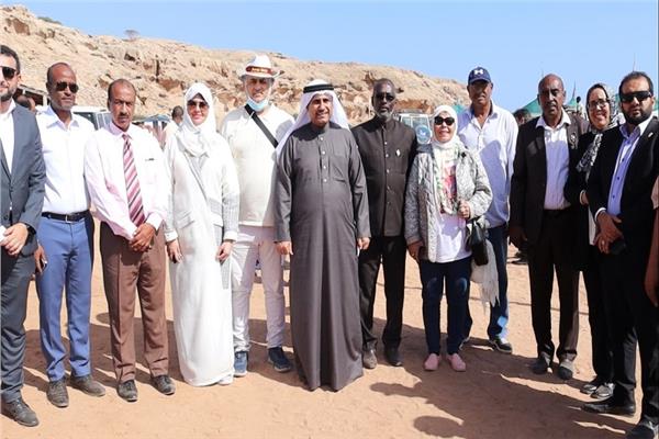 رئيس البرلمان العربي يزور اليمنيين بمخيم أبخ للاجئين بجمهورية جيبوتي