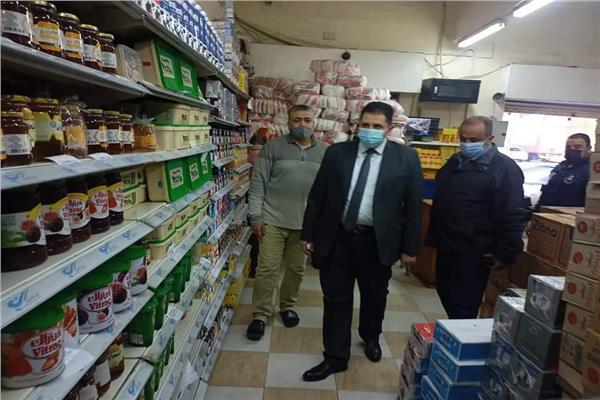 نائب محافظ القاهرة يتابع توفير السلع الغذائية بالشرابية