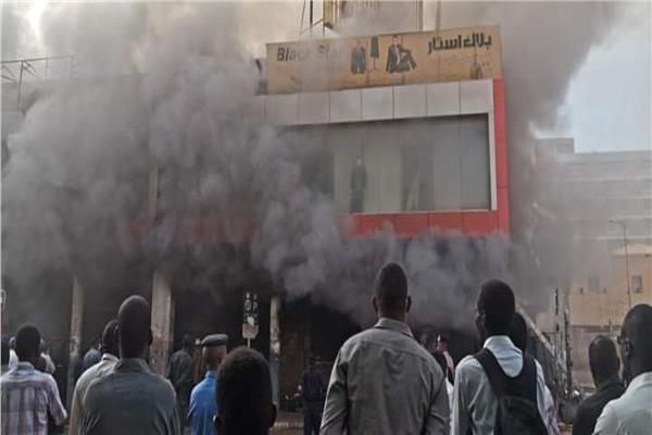 حريق بمجمع تجاري في وسط الخرطوم
