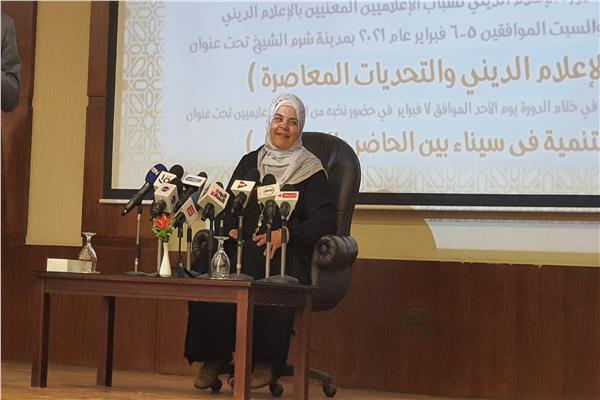 الدكتورة يمنى أبو النصر إحدى واعظات وزارة الأوقاف 