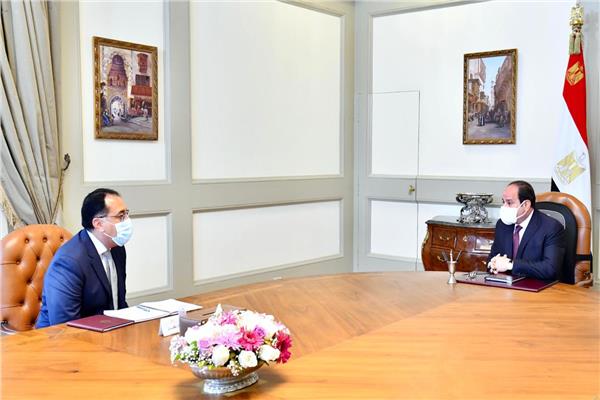 الرئيس السيسي يعقد اجتماعا مع رئيس الوزراء د. مصطفى مدبولي