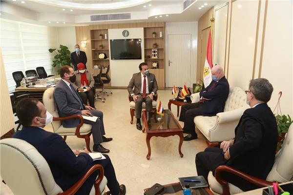 وزير التعليم العالي يستقبل السفير الإسباني بالقاهرة