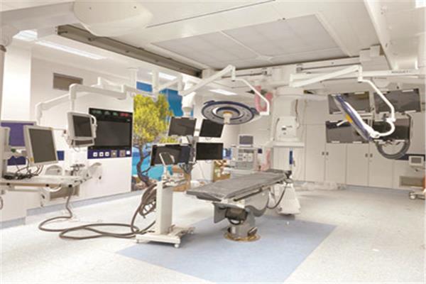 تجهيزات أحدث الأجهزة لجراحة القلب والصدر داخل جامعة المنصورة