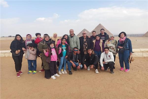 القومي لأسر الشهداء ينظم رحلة ترفيهية إلى أهرامات الجيزة