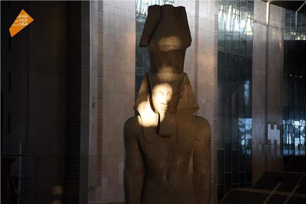 تعامد أشعة شروق الشمس على وجه تمثال الملك رمسيس الثاني