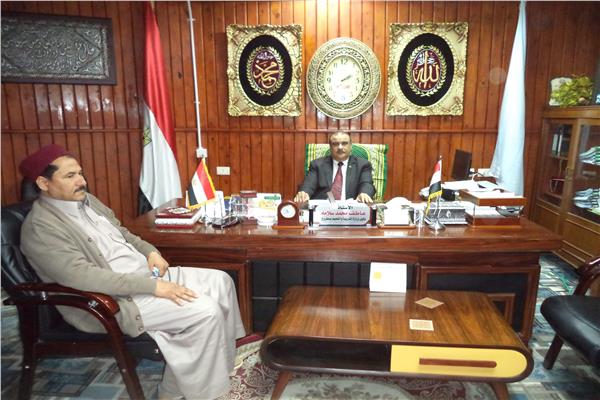  وكيل وزارة  مطروح يلتقي رئيس مجلس أمناء النجيلة 