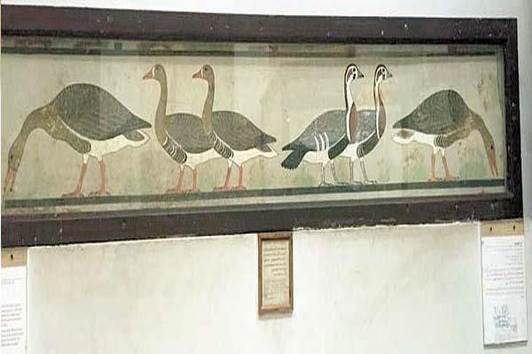 < جدارية «أوز ميدوم» التى وصفت بأنها واحدة من أعظم روائع الحيوان المصرى
