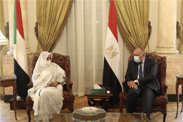  وزير الخارجية سامح شكري ونظيرته السودانية مريم الصادق المهدي
