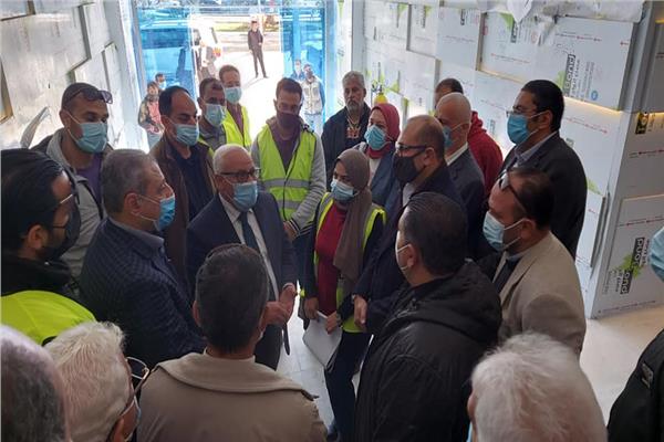 محافظ بورسعيد يتابع مستجدات العمل في مشروع مول  الفرما