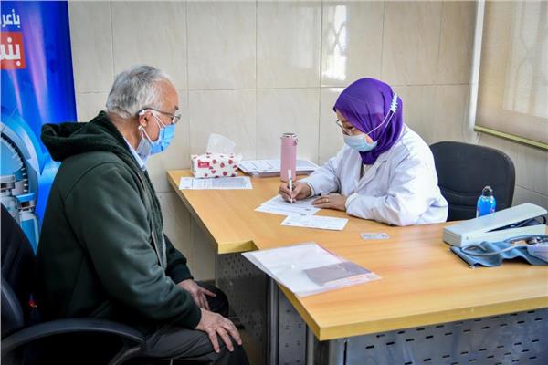 تطعيم 1141 مواطنًا من الفئات المستحقة بلقاح كورونا