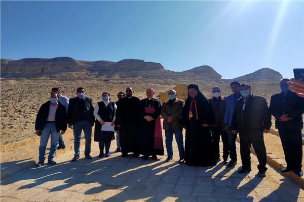 السفير الفاتيكان يزور منطقة آثار بني حسن
