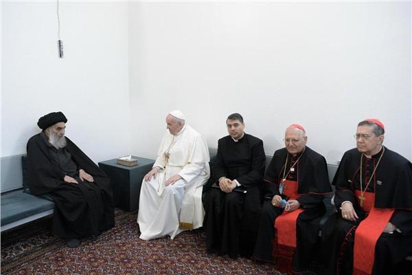 صورة من لقاء البابا فرنسيس والمرجع الشيعي 
