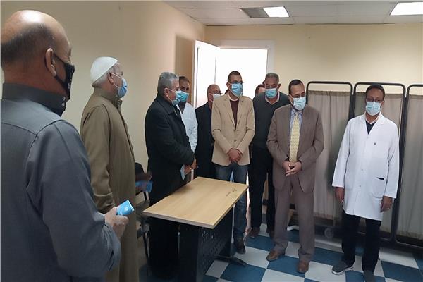 محافظ شمال سيناء يتفقد مركز التطعيم بلقاح كورونا بمستشفي العريش العام 