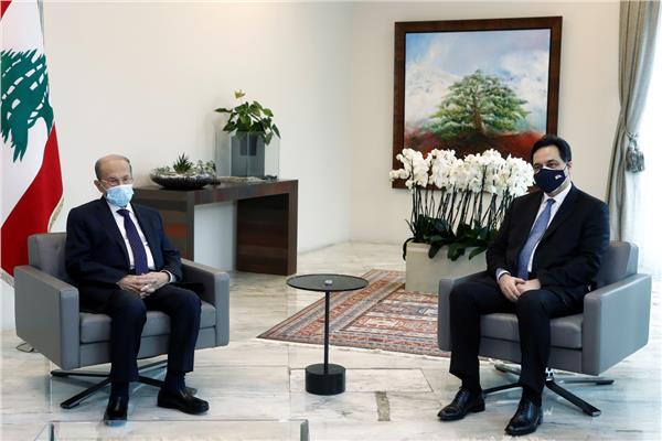 الرئيس اللبناني ميشال عون ورئيس الحكومة حسان دياب