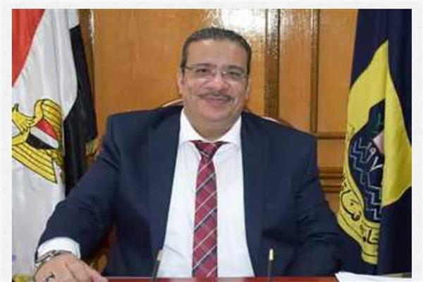  الدكتور أحمد زكي رئيس جامعة قناة السويس