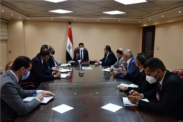 وزير الرياضة يتابع الاستعدادات الخاصة باستضافة مصر لبطولة العالم للسلاح