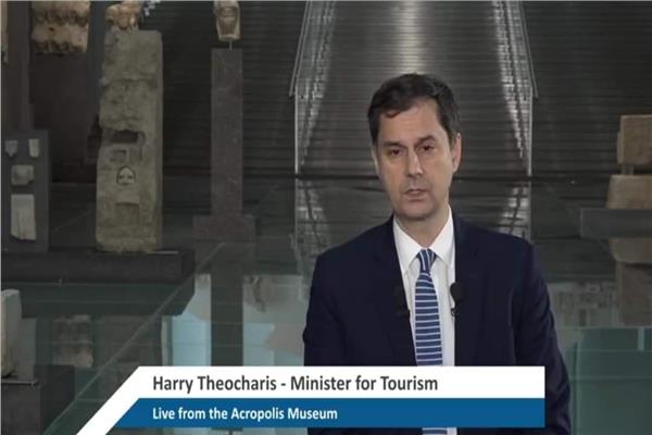  وزير السياحة اليوناني Harry Theocharis