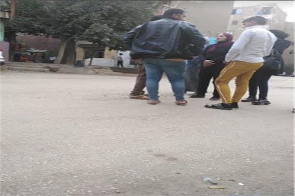  أهالي ضحايا حادث حريق مصنع الملابس بالعبور لمستشفى الخانكة