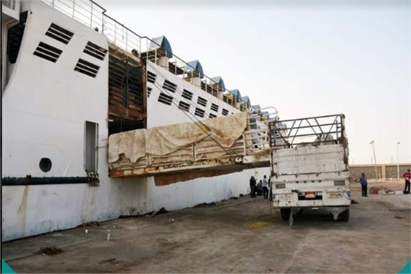 أول سفينة تجارية قادمة من ميناء سواكن بالسودان 