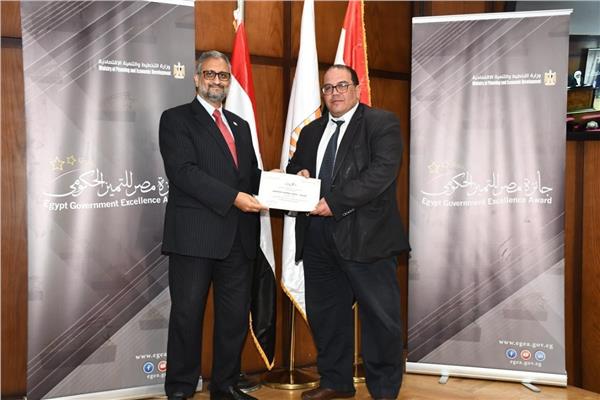  التخطيط تكرم منسق جامعة طنطا لجائزة مصر للتميز الحكومي 2020  