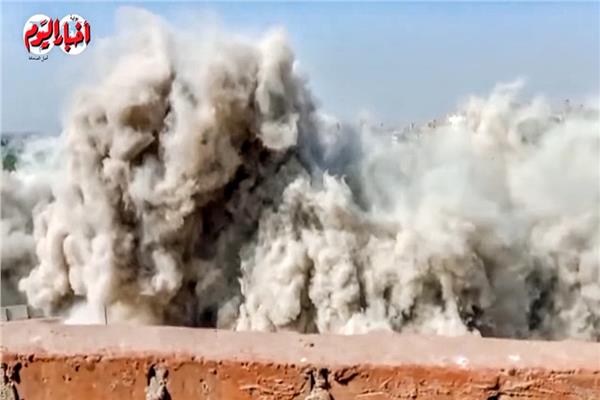 شاهد| 6 صور تروي تفاصيل انفجار عقار فيصل المحترق بالديناميت