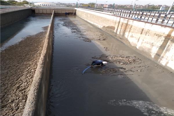 رئيس مياه القناة : الانتهاء من غسيل وتطهير عددا من المحطات