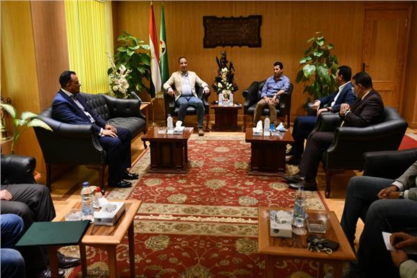 وزير الشباب والرياضة يصل محافظة الفيوم 