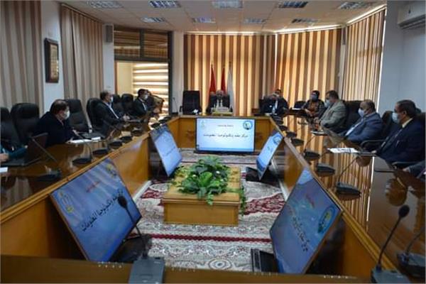 رئيس جامعة بورسعيد يستقبل لجنة  الخدمات الإلكترونية  بالمجلس الأعلى للجامعات