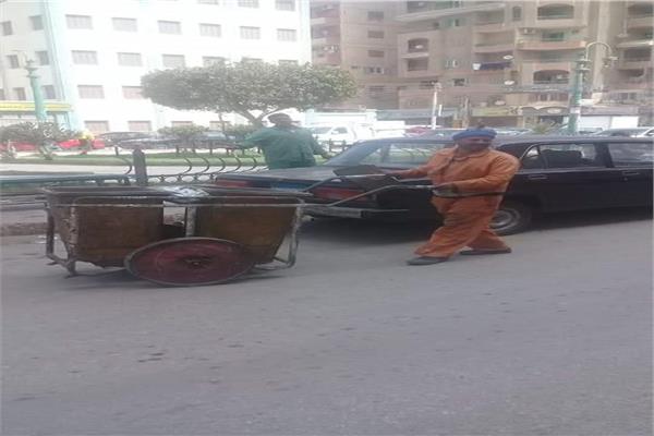 رفع الاشغالات بشوارع حي غرب المنيا