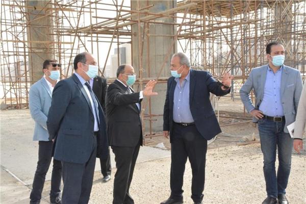 وزير التنمية المحلية يتفقد مبنى الوزارة بالحى الحكومي في العاصمة الإدارية الجديدة